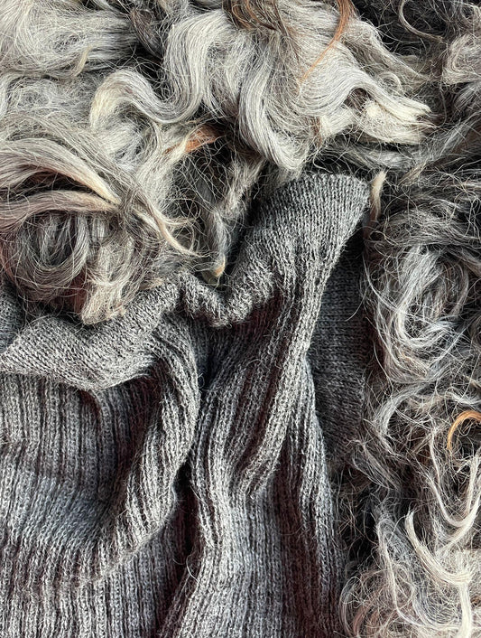 a mix of raw and processed alpaca fleece