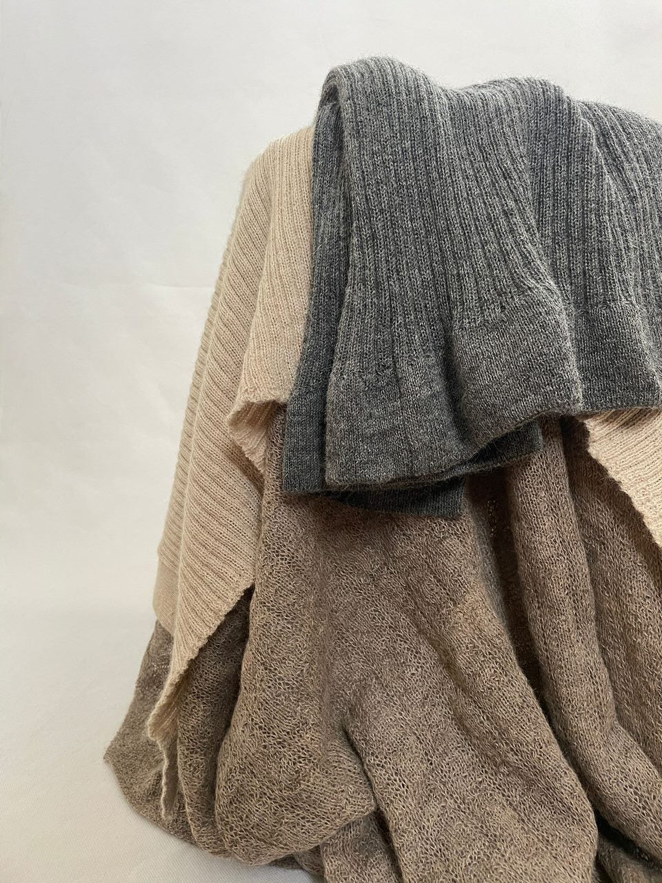 Layer Up in Style: The Benefits of Choosing Alpaca for Your Autumn Wardrobe